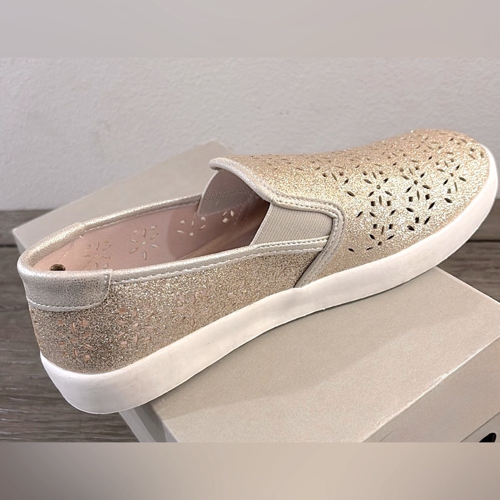 NIB [Kenneth Cole] Reaction Gold Shimmer Slip On Starburst Sneaker Women's Sz 5 - Picture 8 of 13